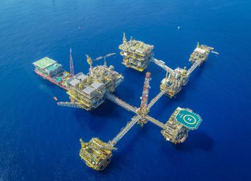 Plataforma de petróleo em alto mar